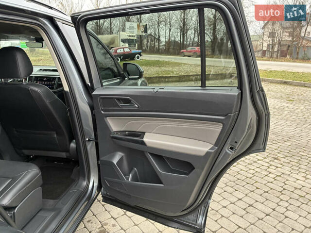 Сірий Фольксваген Atlas, об'ємом двигуна 3.6 л та пробігом 104 тис. км за 23300 $, фото 20 на Automoto.ua