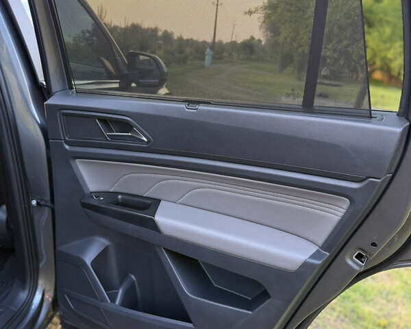 Сірий Фольксваген Atlas, об'ємом двигуна 3.6 л та пробігом 101 тис. км за 25900 $, фото 40 на Automoto.ua