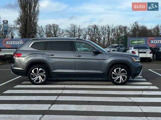 Сірий Фольксваген Atlas, об'ємом двигуна 3.6 л та пробігом 142 тис. км за 32999 $, фото 3 на Automoto.ua