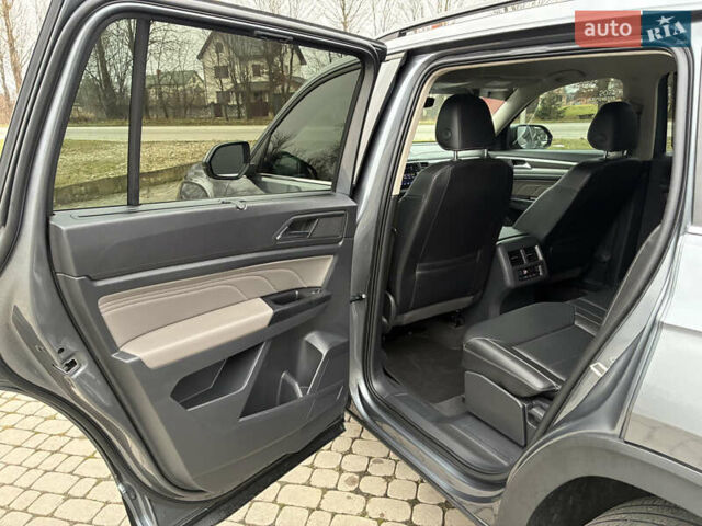 Сірий Фольксваген Atlas, об'ємом двигуна 3.6 л та пробігом 104 тис. км за 23300 $, фото 26 на Automoto.ua
