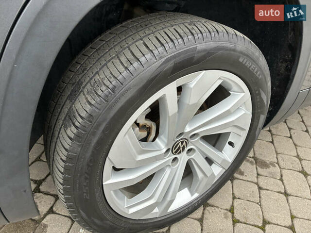 Сірий Фольксваген Atlas, об'ємом двигуна 3.6 л та пробігом 104 тис. км за 23300 $, фото 44 на Automoto.ua