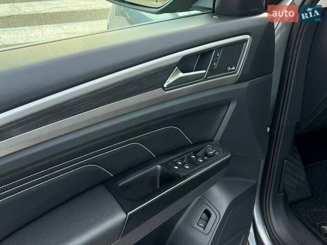 Сірий Фольксваген Atlas, об'ємом двигуна 3.6 л та пробігом 142 тис. км за 32999 $, фото 8 на Automoto.ua
