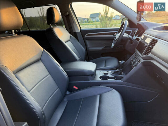 Сірий Фольксваген Atlas, об'ємом двигуна 3.6 л та пробігом 101 тис. км за 25900 $, фото 21 на Automoto.ua
