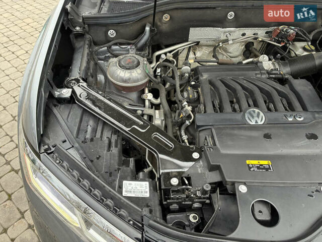 Сірий Фольксваген Atlas, об'ємом двигуна 3.6 л та пробігом 104 тис. км за 23300 $, фото 42 на Automoto.ua