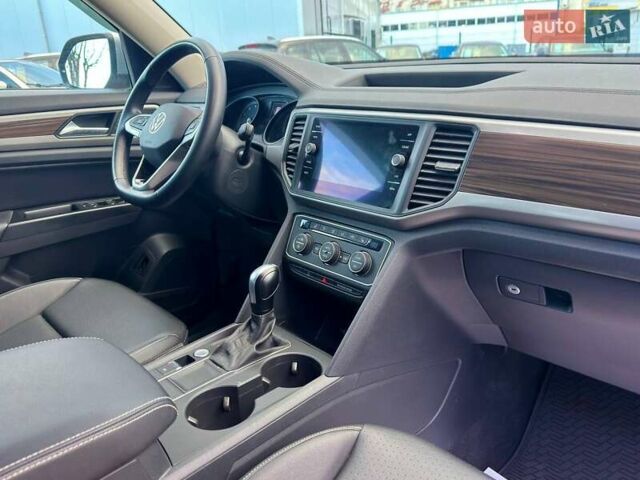 Сірий Фольксваген Atlas, об'ємом двигуна 1.98 л та пробігом 6 тис. км за 26700 $, фото 12 на Automoto.ua