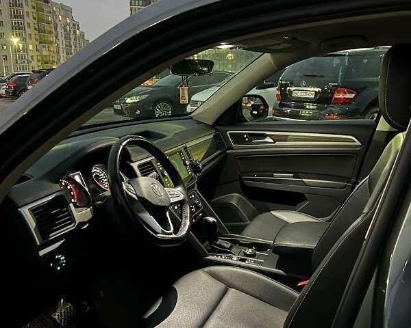 Сірий Фольксваген Atlas, об'ємом двигуна 2 л та пробігом 101 тис. км за 32000 $, фото 5 на Automoto.ua