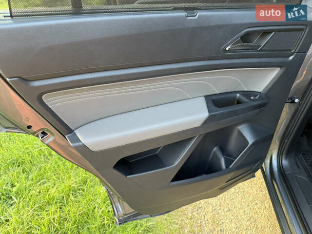 Сірий Фольксваген Atlas, об'ємом двигуна 3.6 л та пробігом 101 тис. км за 25900 $, фото 38 на Automoto.ua