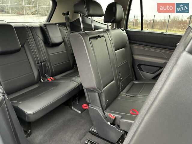 Сірий Фольксваген Atlas, об'ємом двигуна 3.6 л та пробігом 104 тис. км за 23300 $, фото 17 на Automoto.ua