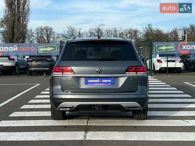 Сірий Фольксваген Atlas, об'ємом двигуна 3.6 л та пробігом 142 тис. км за 32999 $, фото 5 на Automoto.ua