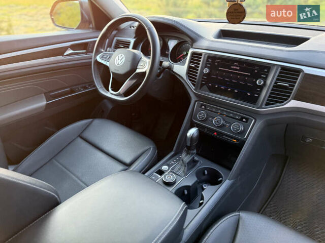 Сірий Фольксваген Atlas, об'ємом двигуна 3.6 л та пробігом 101 тис. км за 25900 $, фото 22 на Automoto.ua