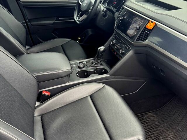 Серый Фольксваген Atlas, объемом двигателя 3.6 л и пробегом 66 тыс. км за 32000 $, фото 8 на Automoto.ua