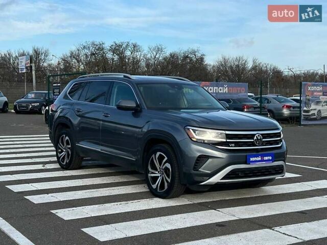 Сірий Фольксваген Atlas, об'ємом двигуна 3.6 л та пробігом 142 тис. км за 32999 $, фото 2 на Automoto.ua