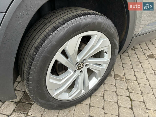 Сірий Фольксваген Atlas, об'ємом двигуна 3.6 л та пробігом 104 тис. км за 23300 $, фото 46 на Automoto.ua