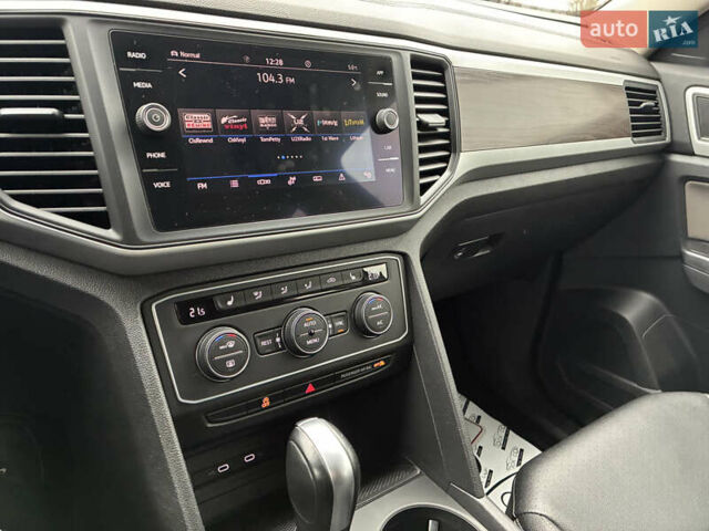 Сірий Фольксваген Atlas, об'ємом двигуна 3.6 л та пробігом 104 тис. км за 23300 $, фото 37 на Automoto.ua