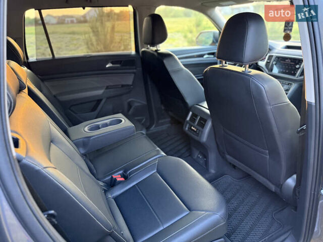 Сірий Фольксваген Atlas, об'ємом двигуна 3.6 л та пробігом 101 тис. км за 25900 $, фото 41 на Automoto.ua