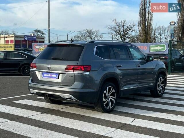 Сірий Фольксваген Atlas, об'ємом двигуна 3.6 л та пробігом 142 тис. км за 32999 $, фото 4 на Automoto.ua