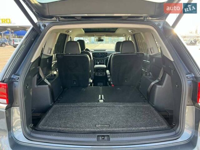 Сірий Фольксваген Atlas, об'ємом двигуна 3.6 л та пробігом 142 тис. км за 32999 $, фото 22 на Automoto.ua