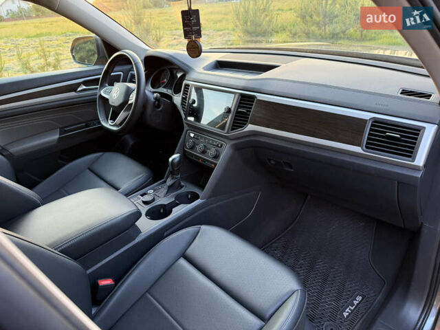 Сірий Фольксваген Atlas, об'ємом двигуна 3.6 л та пробігом 101 тис. км за 25900 $, фото 20 на Automoto.ua