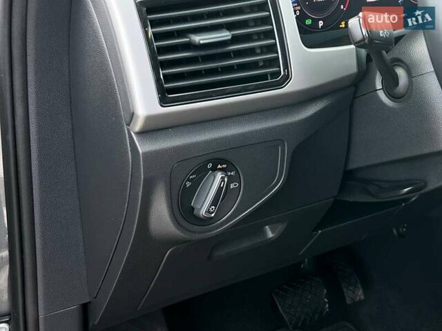 Сірий Фольксваген Atlas, об'ємом двигуна 3.6 л та пробігом 142 тис. км за 32999 $, фото 9 на Automoto.ua