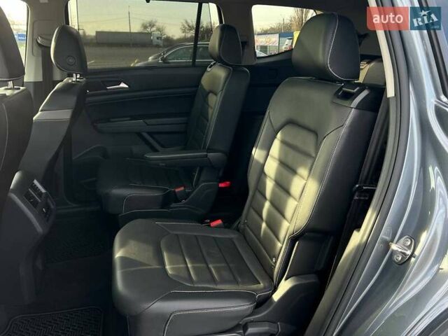 Сірий Фольксваген Atlas, об'ємом двигуна 3.6 л та пробігом 142 тис. км за 32999 $, фото 18 на Automoto.ua