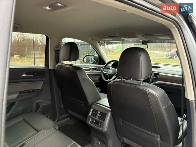 Сірий Фольксваген Atlas, об'ємом двигуна 3.6 л та пробігом 104 тис. км за 23300 $, фото 18 на Automoto.ua