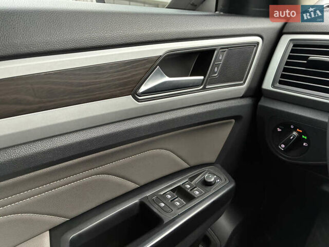Сірий Фольксваген Atlas, об'ємом двигуна 3.6 л та пробігом 104 тис. км за 23300 $, фото 38 на Automoto.ua