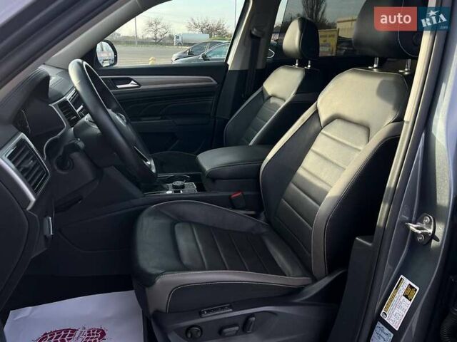 Сірий Фольксваген Atlas, об'ємом двигуна 3.6 л та пробігом 142 тис. км за 32999 $, фото 17 на Automoto.ua