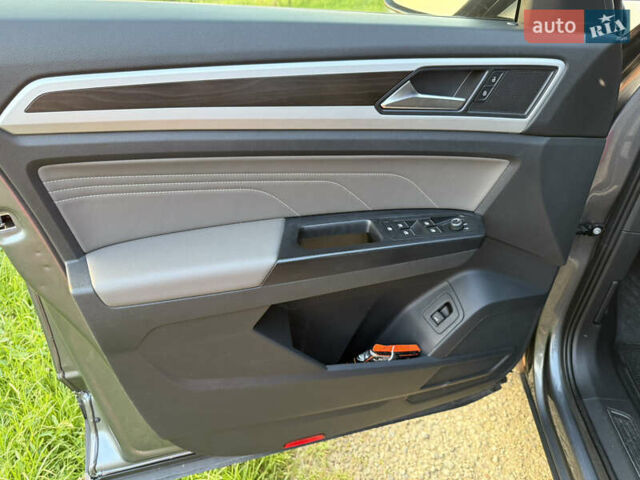 Сірий Фольксваген Atlas, об'ємом двигуна 3.6 л та пробігом 101 тис. км за 25900 $, фото 37 на Automoto.ua