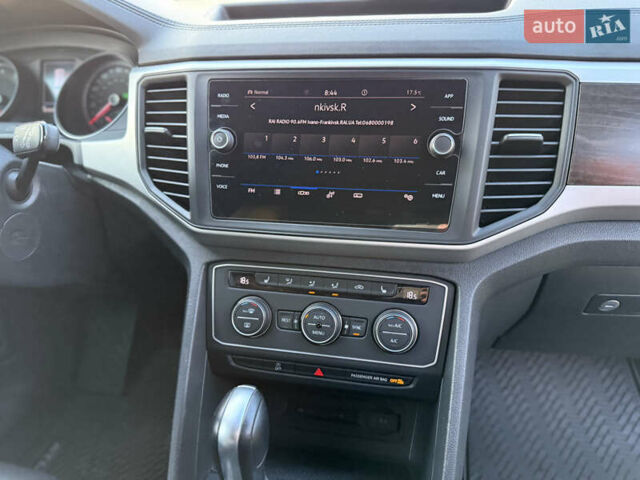 Сірий Фольксваген Atlas, об'ємом двигуна 3.6 л та пробігом 101 тис. км за 25900 $, фото 23 на Automoto.ua