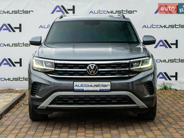 Серый Фольксваген Atlas, объемом двигателя 3.6 л и пробегом 136 тыс. км за 25999 $, фото 4 на Automoto.ua