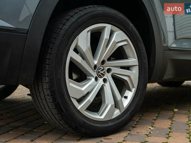 Серый Фольксваген Atlas, объемом двигателя 3.6 л и пробегом 136 тыс. км за 25999 $, фото 24 на Automoto.ua