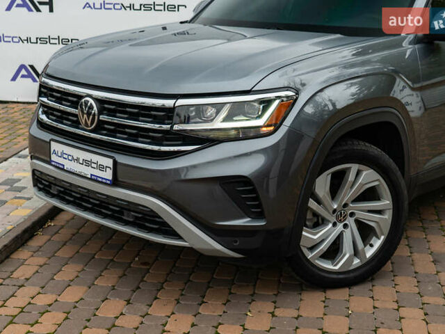 Серый Фольксваген Atlas, объемом двигателя 3.6 л и пробегом 136 тыс. км за 25999 $, фото 2 на Automoto.ua