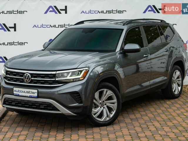 Серый Фольксваген Atlas, объемом двигателя 3.6 л и пробегом 136 тыс. км за 25999 $, фото 1 на Automoto.ua