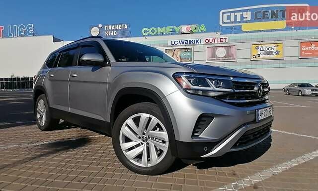 Сірий Фольксваген Atlas, об'ємом двигуна 3.6 л та пробігом 37 тис. км за 32777 $, фото 2 на Automoto.ua