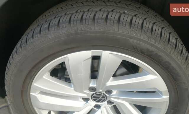 Сірий Фольксваген Atlas, об'ємом двигуна 3.6 л та пробігом 37 тис. км за 32777 $, фото 13 на Automoto.ua