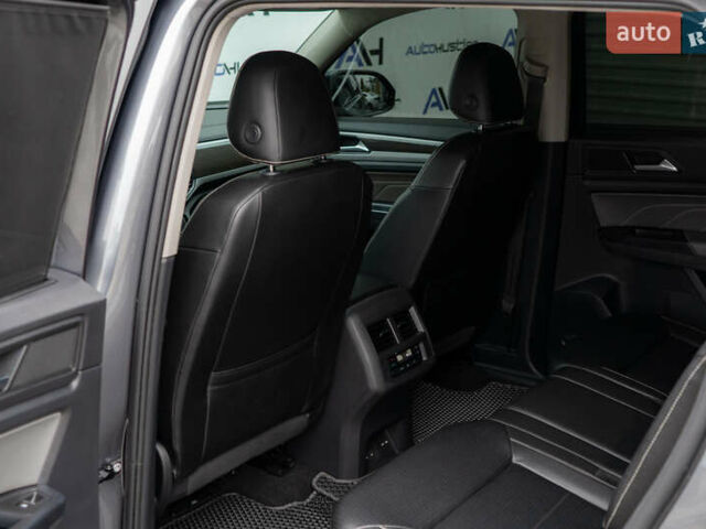 Серый Фольксваген Atlas, объемом двигателя 3.6 л и пробегом 136 тыс. км за 25999 $, фото 47 на Automoto.ua