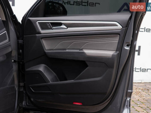 Серый Фольксваген Atlas, объемом двигателя 3.6 л и пробегом 136 тыс. км за 25999 $, фото 62 на Automoto.ua