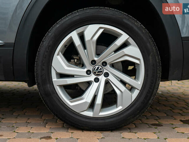 Серый Фольксваген Atlas, объемом двигателя 3.6 л и пробегом 136 тыс. км за 25999 $, фото 23 на Automoto.ua