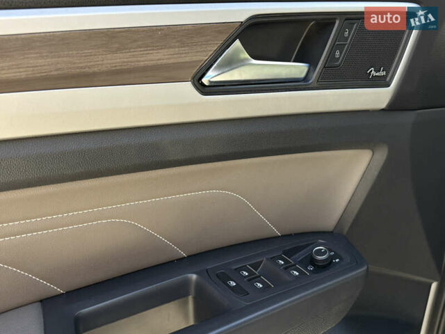 Сірий Фольксваген Atlas, об'ємом двигуна 3.6 л та пробігом 59 тис. км за 32999 $, фото 8 на Automoto.ua