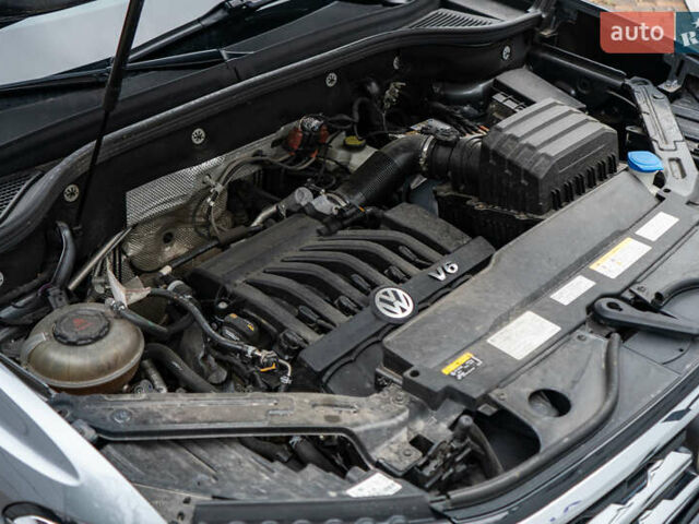 Серый Фольксваген Atlas, объемом двигателя 3.6 л и пробегом 136 тыс. км за 25999 $, фото 65 на Automoto.ua