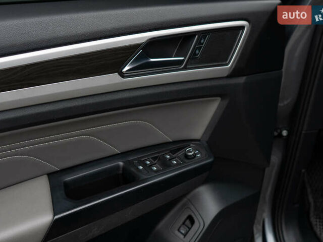 Серый Фольксваген Atlas, объемом двигателя 3.6 л и пробегом 136 тыс. км за 25999 $, фото 42 на Automoto.ua