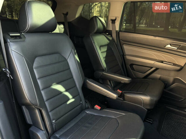 Сірий Фольксваген Atlas, об'ємом двигуна 3.6 л та пробігом 59 тис. км за 32999 $, фото 18 на Automoto.ua