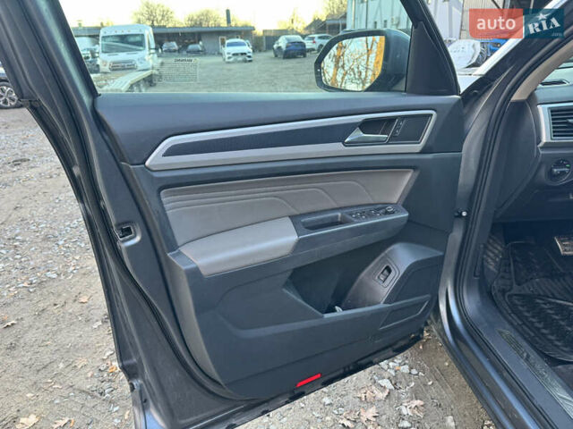 Серый Фольксваген Atlas, объемом двигателя 3.6 л и пробегом 62 тыс. км за 19800 $, фото 21 на Automoto.ua