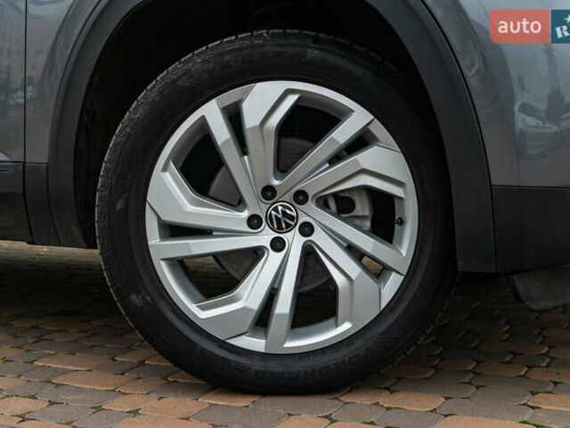 Серый Фольксваген Atlas, объемом двигателя 3.6 л и пробегом 136 тыс. км за 25999 $, фото 26 на Automoto.ua