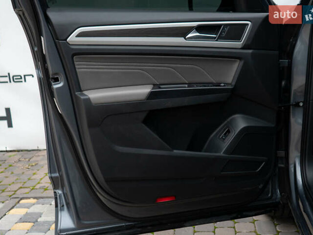 Серый Фольксваген Atlas, объемом двигателя 3.6 л и пробегом 136 тыс. км за 25999 $, фото 41 на Automoto.ua