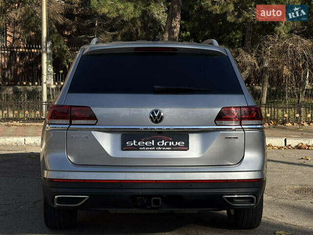 Сірий Фольксваген Atlas, об'ємом двигуна 3.6 л та пробігом 59 тис. км за 32999 $, фото 5 на Automoto.ua