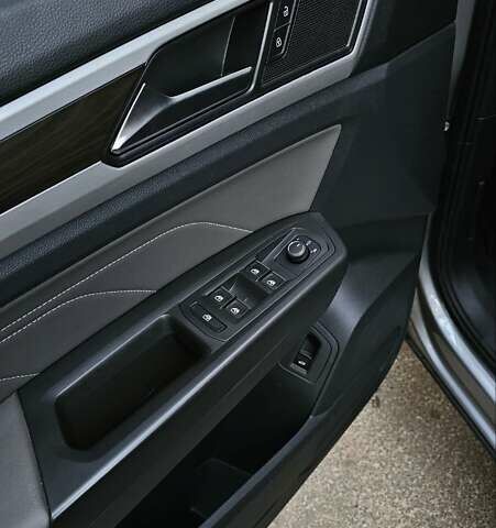 Серый Фольксваген Atlas, объемом двигателя 3.6 л и пробегом 50 тыс. км за 35000 $, фото 12 на Automoto.ua