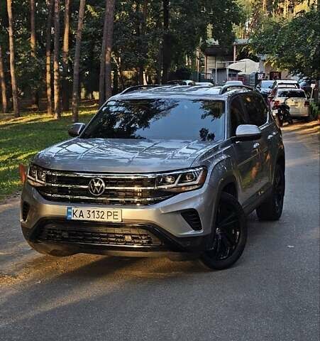 Серый Фольксваген Atlas, объемом двигателя 3.6 л и пробегом 50 тыс. км за 35000 $, фото 3 на Automoto.ua