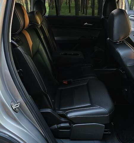 Серый Фольксваген Atlas, объемом двигателя 3.6 л и пробегом 50 тыс. км за 35000 $, фото 21 на Automoto.ua