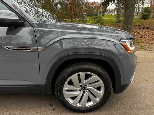 Серый Фольксваген Atlas, объемом двигателя 2 л и пробегом 23 тыс. км за 35590 $, фото 4 на Automoto.ua